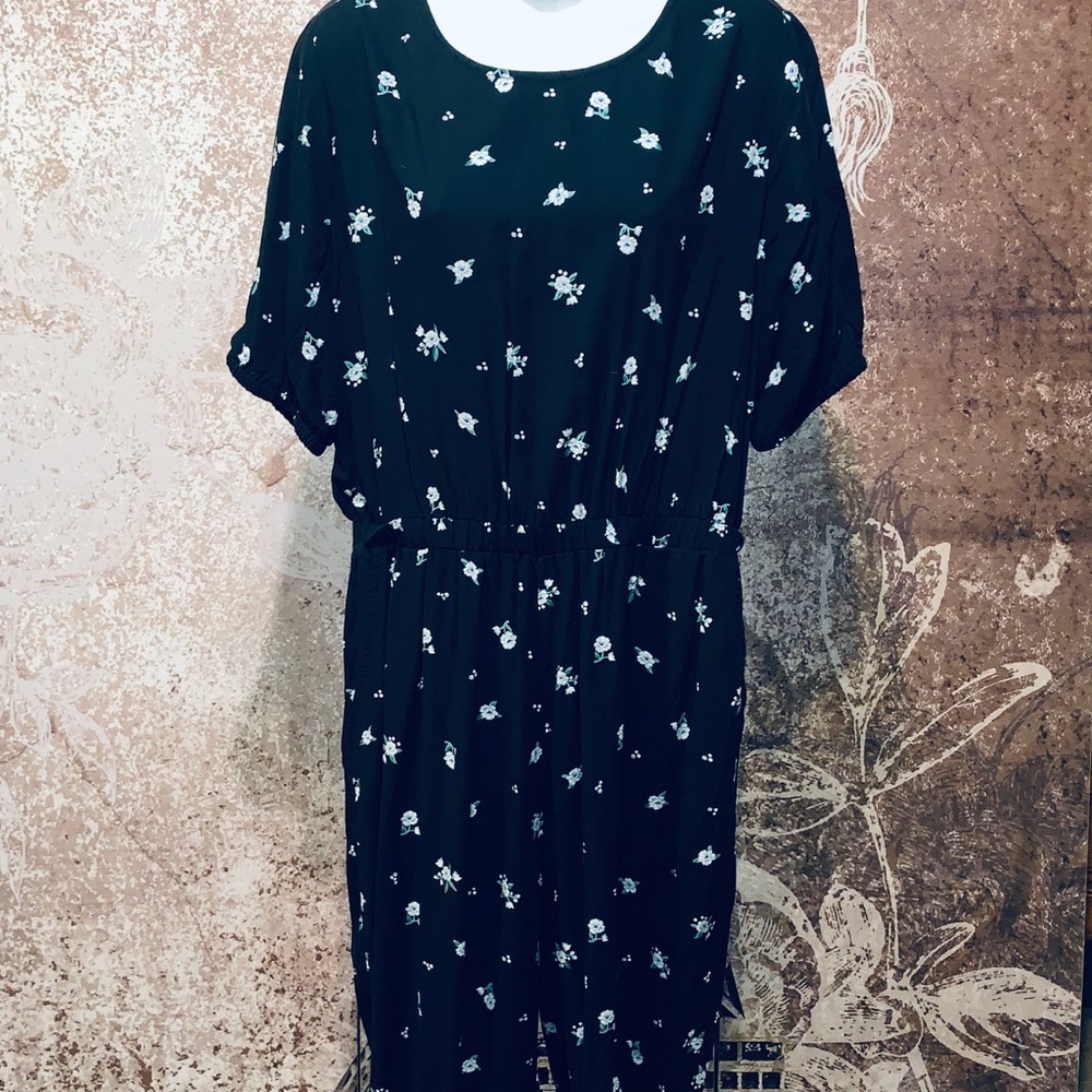 Women’s jumpsuit w/ floral print